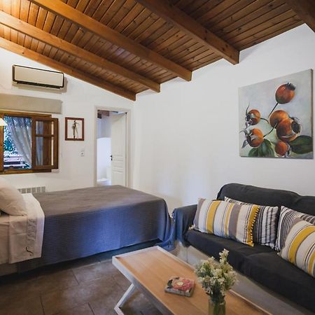 אמרינתוס Small Guesthouse In The Garden מראה חיצוני תמונה