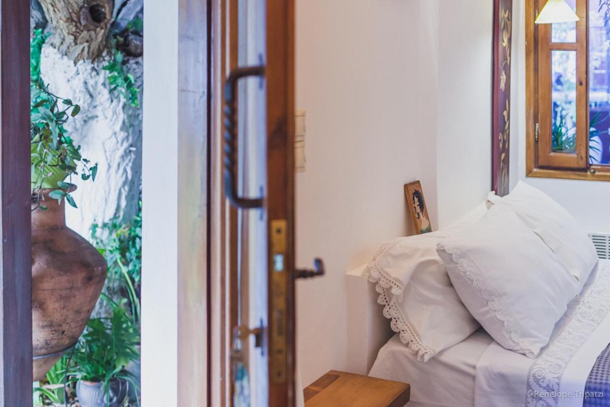 אמרינתוס Small Guesthouse In The Garden מראה חיצוני תמונה