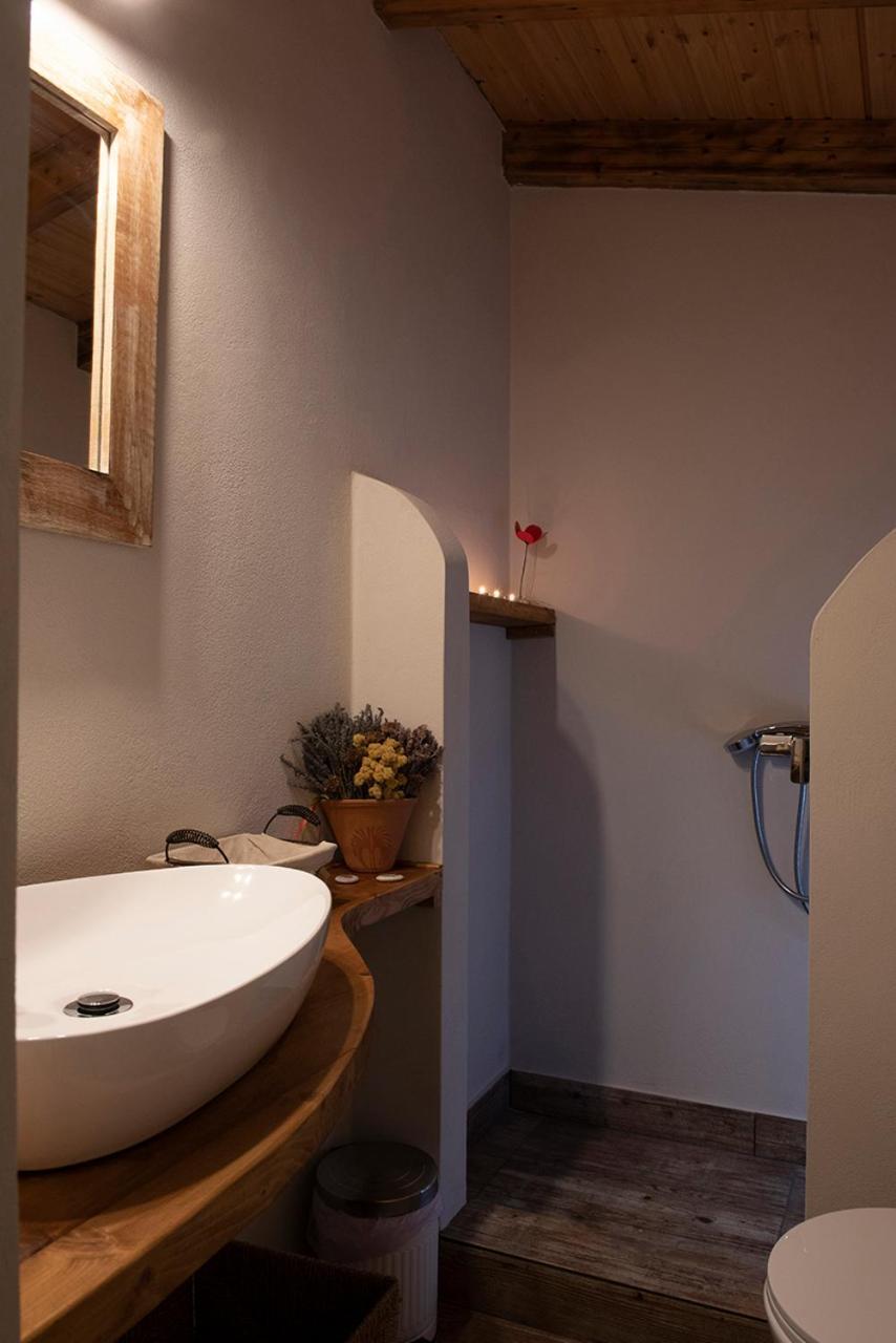 אמרינתוס Small Guesthouse In The Garden מראה חיצוני תמונה